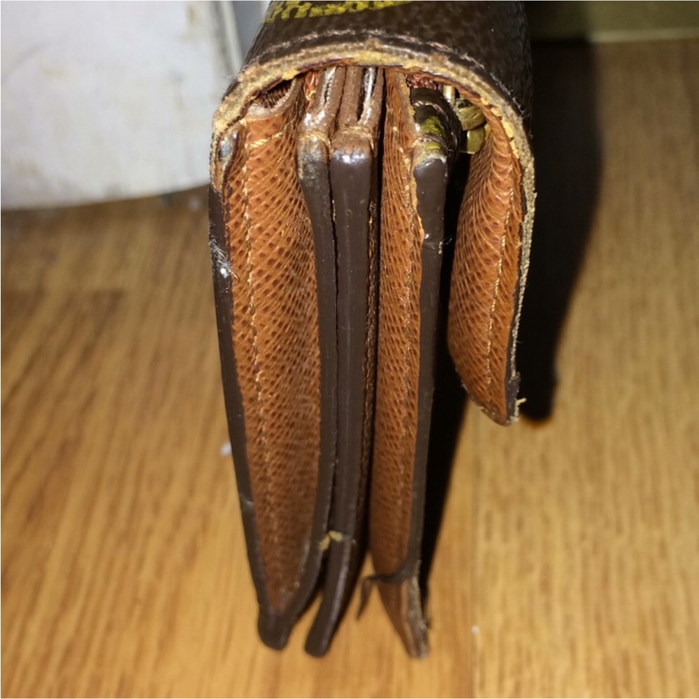Louis Vuitton Wallet - Picture 5 of 7